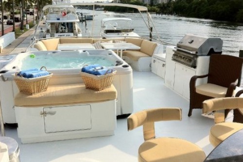 95' Elegance Yacht Jacuzzi