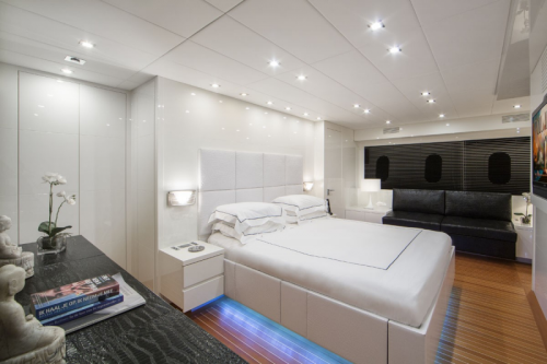 106 Leopard Yacht Charter Master Stateroom