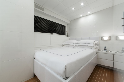 106 Leopard Yacht Charter Guestroom