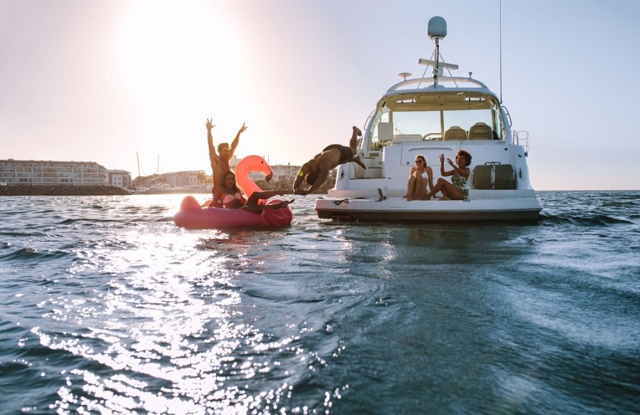Top Advantages of Hiring Miami Boat Rental
