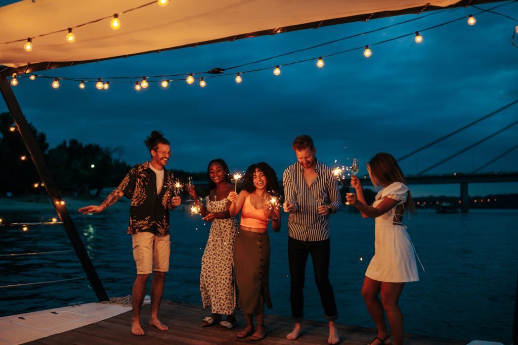 20 Amazing Tips for a Retro Theme Boat Party in Miami