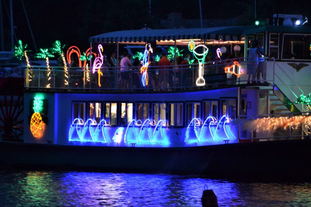 Party Boat Rental Guide: Tips to Enjoy a Party & Keep Everyone Safe