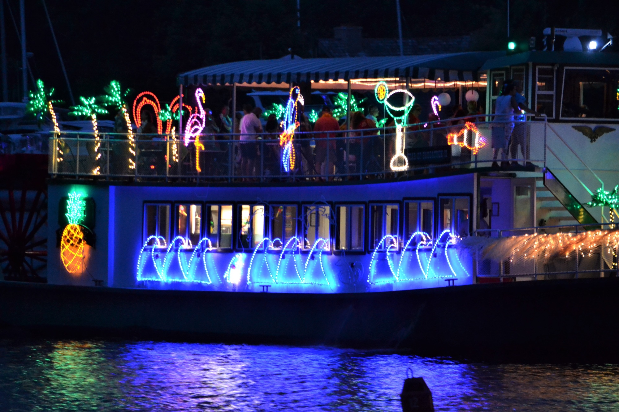 Party Boat Rental Guide: Tips to Enjoy a Party & Keep Everyone Safe